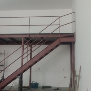 Escadas industrial com mesanino de viga U de 6″”