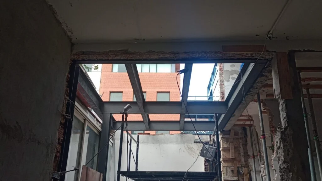 Mexanino com escoramento empresas viga w